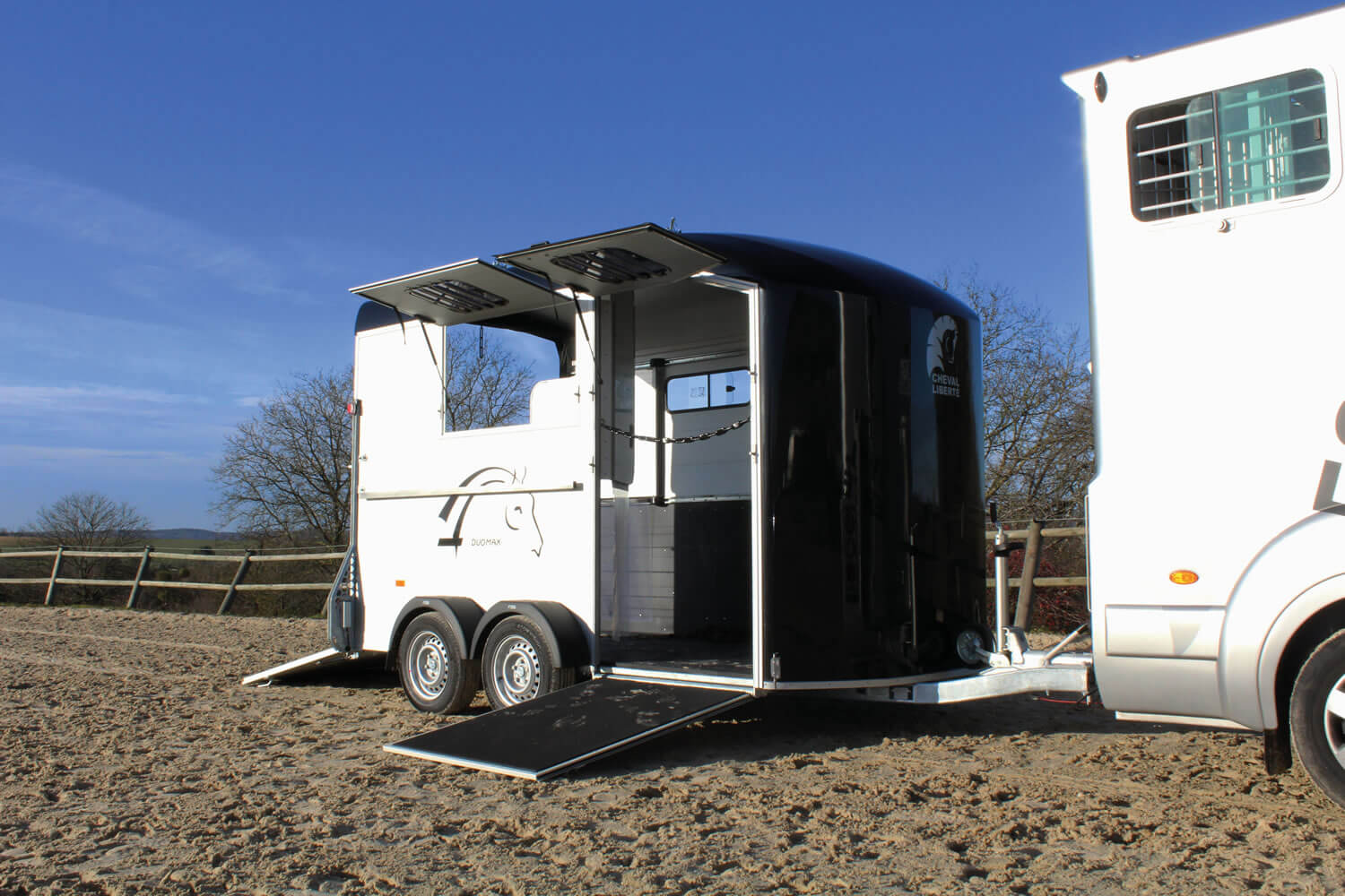 Maxi2 – Herringbone Double Horse Trailer