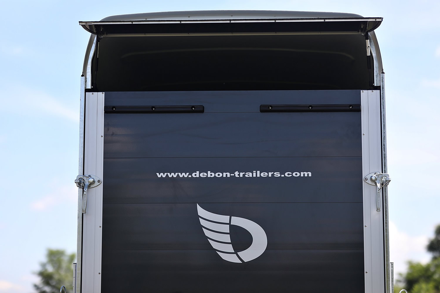 Debon Roadster C300 Box Trailer