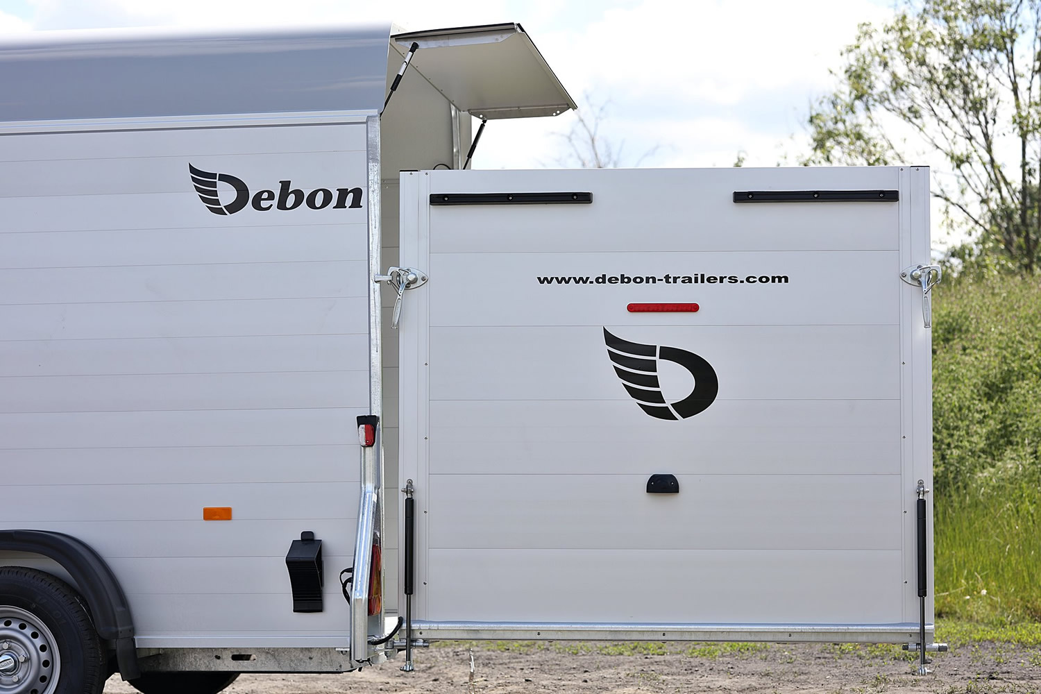 Debon Roadster 500XL Box Trailer