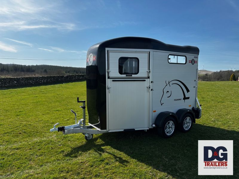 Cheval Liberte Touring Country Double Horse Trailer with Saddle Room in Black **Anniversary Model** - Image 4