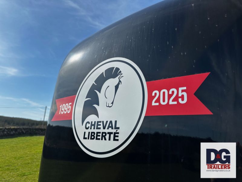 Cheval Liberte Touring Country Double Horse Trailer with Saddle Room in Black **Anniversary Model** - Image 5