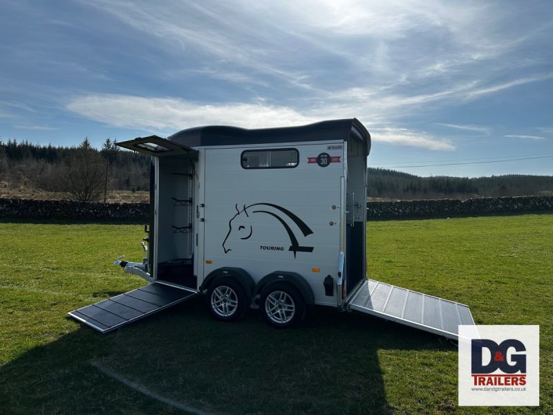 Cheval Liberte Touring Country Double Horse Trailer with Saddle Room in Black **Anniversary Model** - Image 6