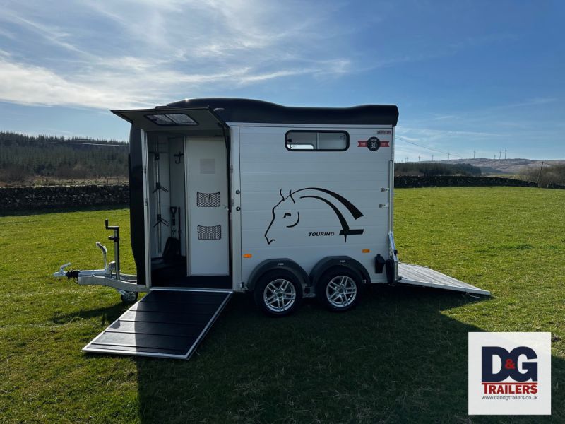 Cheval Liberte Touring Country Double Horse Trailer with Saddle Room in Black **Anniversary Model** - Image 7