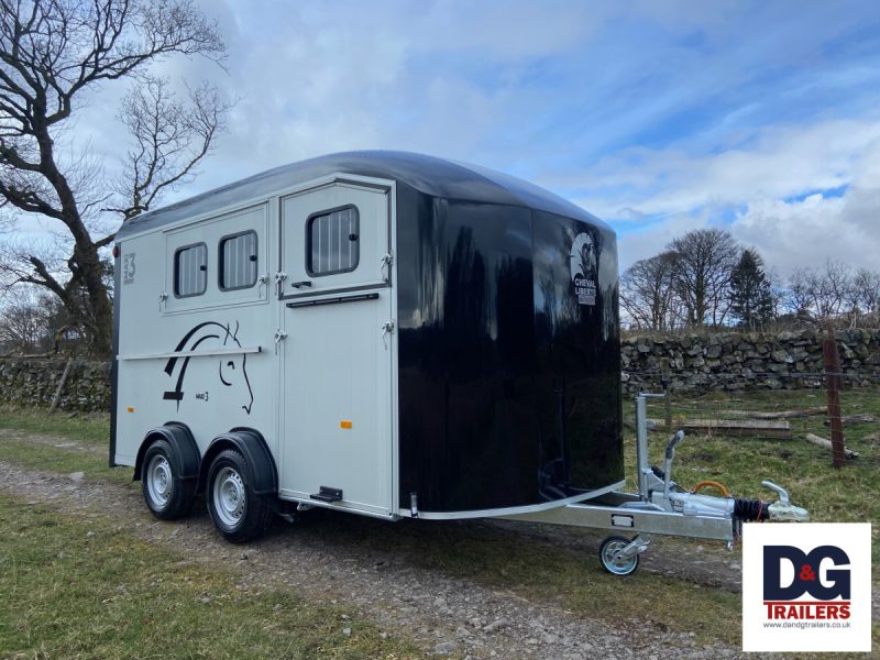 Brand New Cheval Liberte Maxi 3 Herringbone Horse Trailer in Black - Image 2