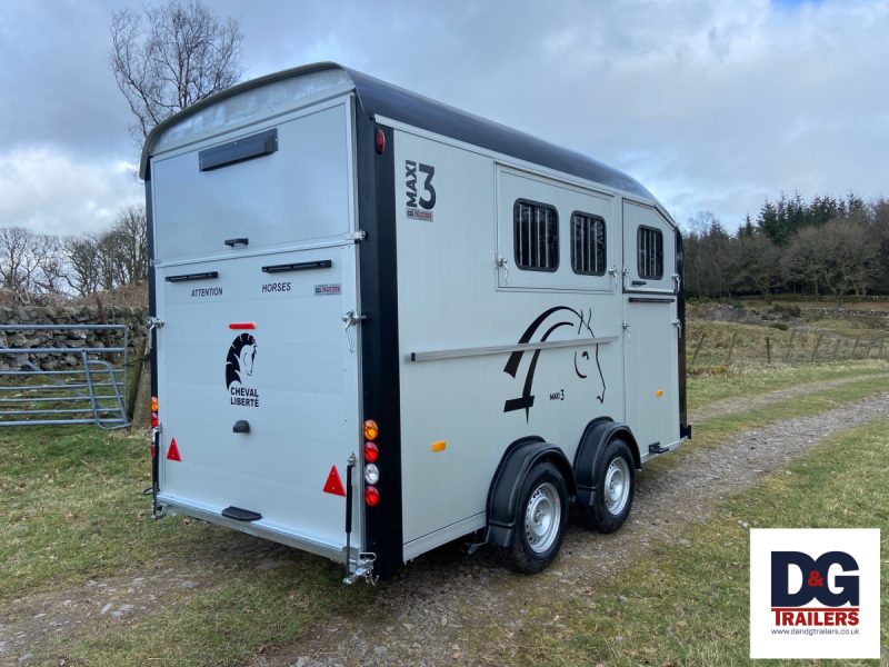 Brand New Cheval Liberte Maxi 3 Herringbone Horse Trailer in Black - Image 13