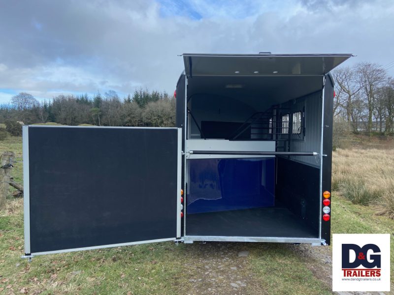 Brand New Cheval Liberte Maxi 3 Herringbone Horse Trailer in Black - Image 10