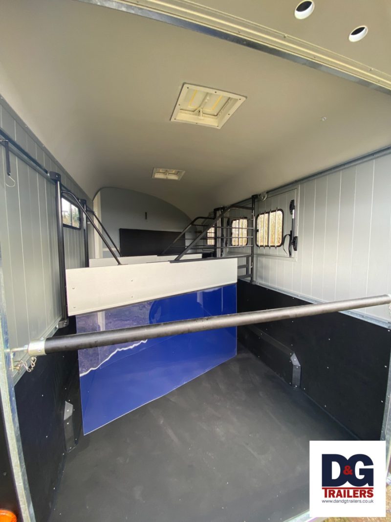 Brand New Cheval Liberte Maxi 3 Herringbone Horse Trailer in Black - Image 9
