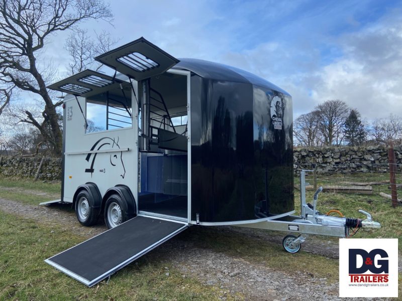 Brand New Cheval Liberte Maxi 3 Herringbone Horse Trailer in Black - Image 7