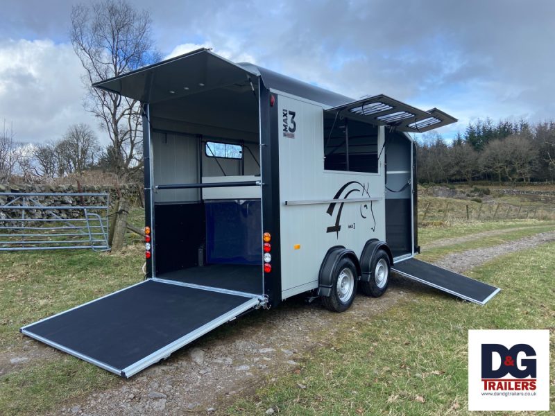 Brand New Cheval Liberte Maxi 3 Herringbone Horse Trailer in Black - Image 6