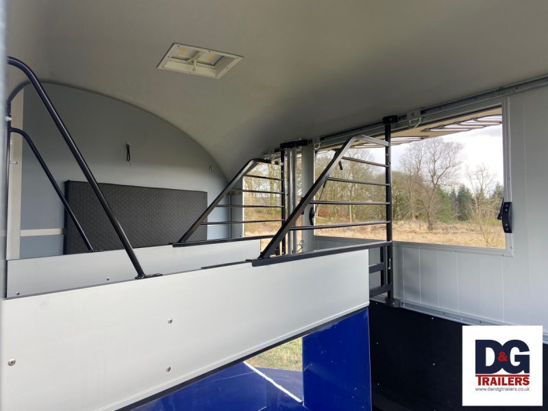 Brand New Cheval Liberte Maxi 3 Herringbone Horse Trailer in Black - Image 5