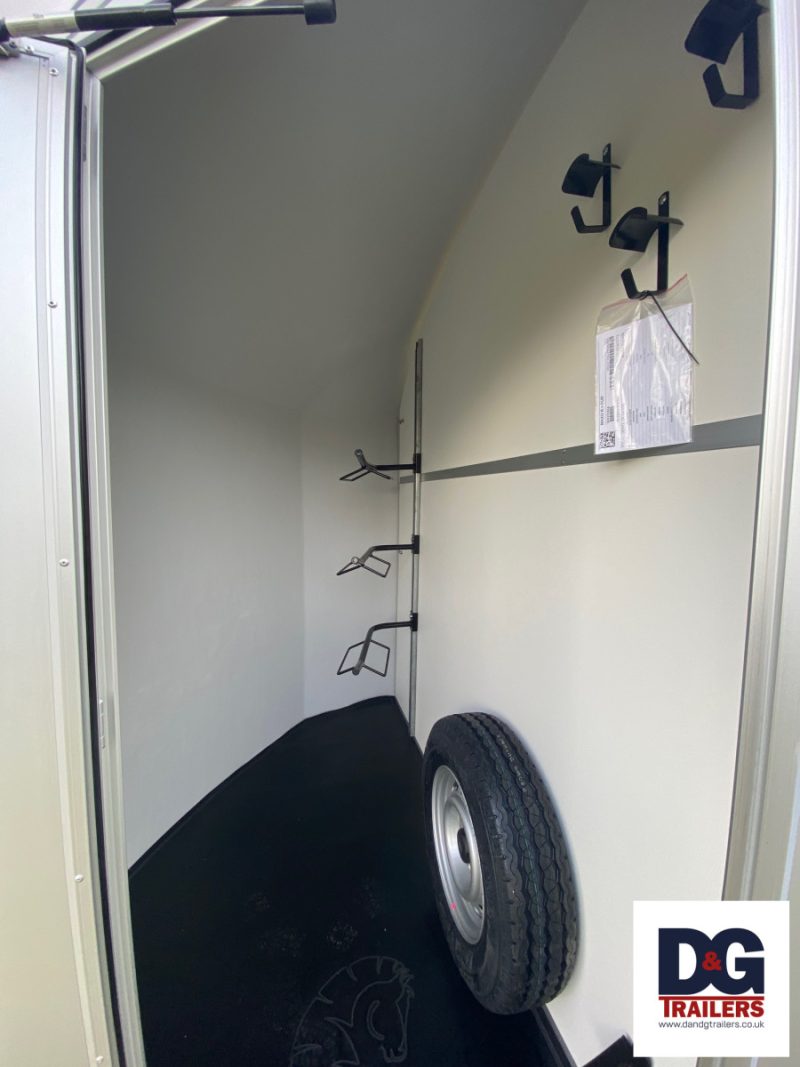 Brand New Cheval Liberte Maxi 3 Herringbone Horse Trailer in Black - Image 3