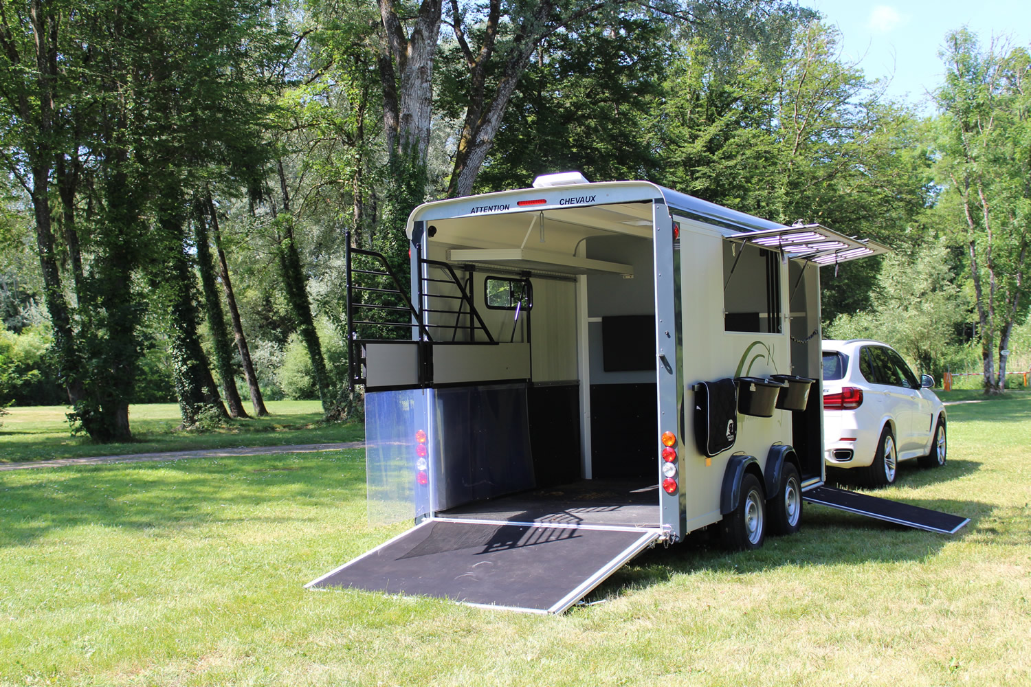 Maxi3 – Herringbone Double Horse Trailer