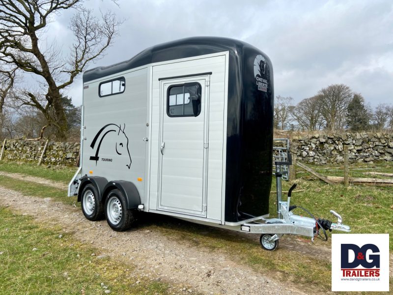 Cheval Liberte Touring One Single Horse Trailer in Black - Image 3