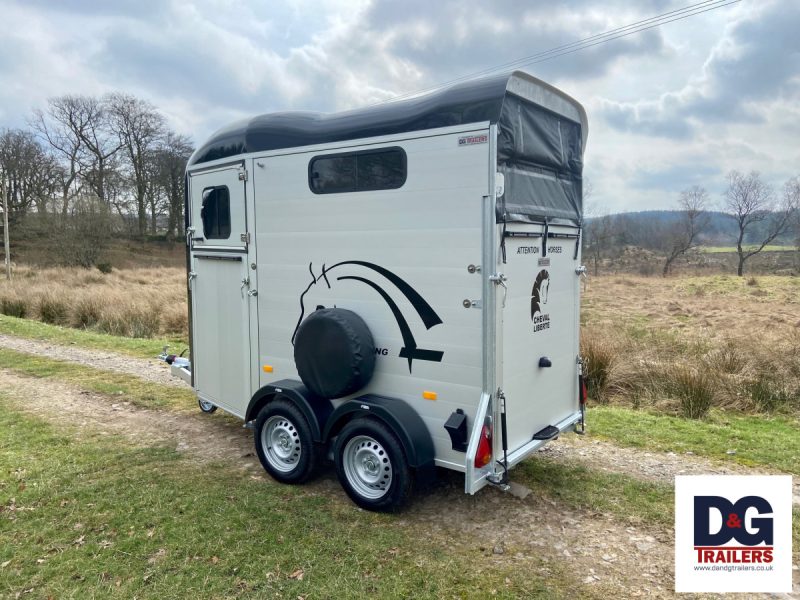 Cheval Liberte Touring One Single Horse Trailer in Black - Image 4