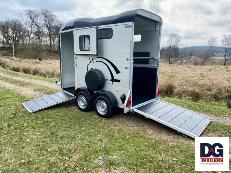 Cheval Liberte Touring One Single Horse Trailer in Black - Image 10