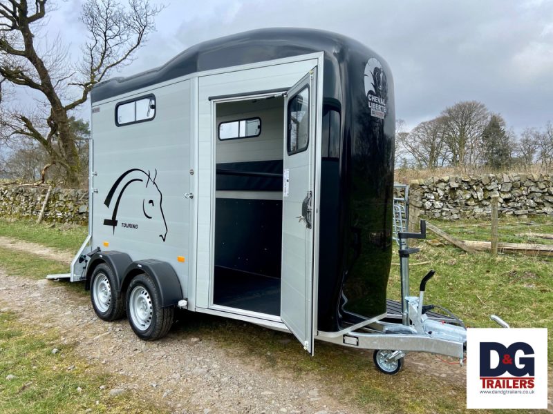 Cheval Liberte Touring One Single Horse Trailer in Black - Image 13
