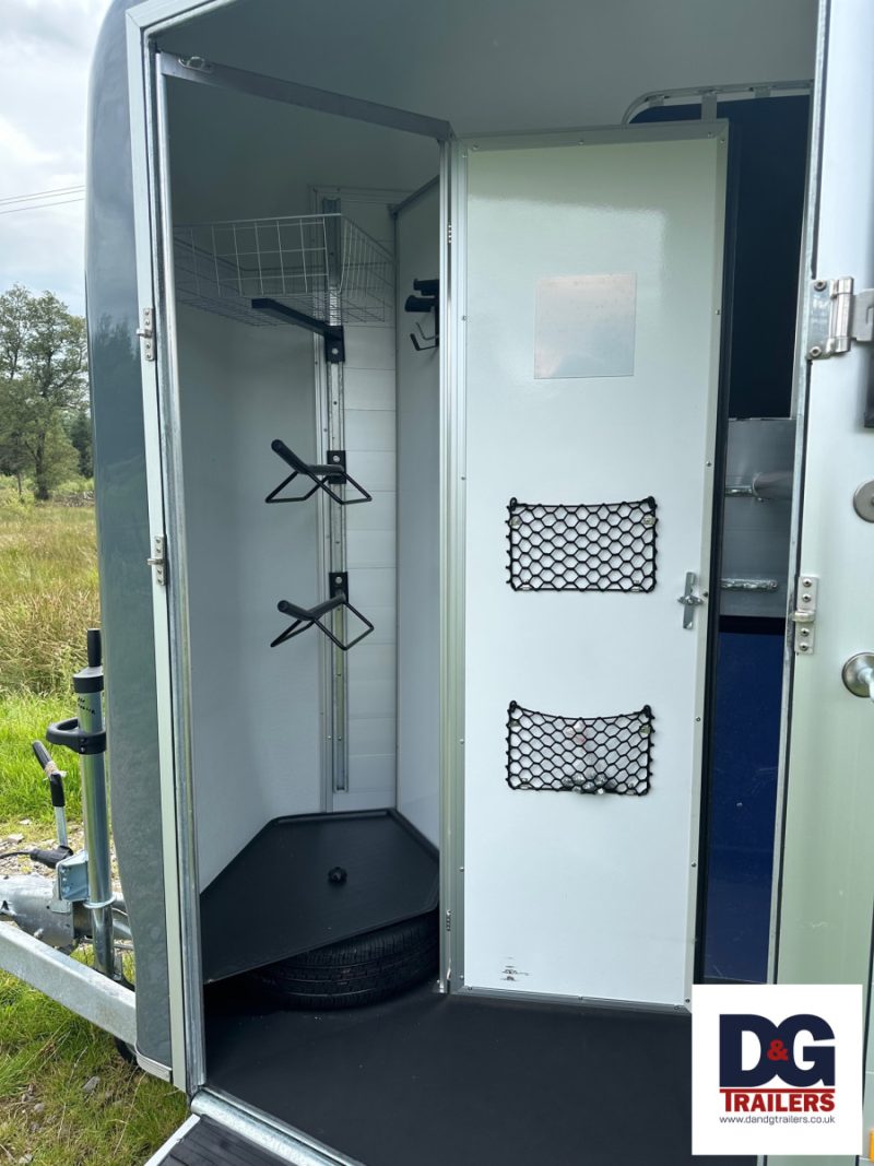 Cheval Liberte Touring Country Double Horse Trailer with Saddle Room & Alloy Wheels in Iron Grey **Anniversary Model** - Image 5