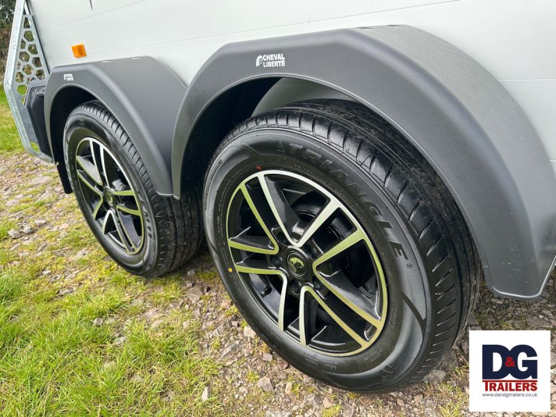 Cheval Liberte Touring Country Double Horse Trailer with Saddle Room & Alloy Wheels in Iron Grey **Anniversary Model** - Image 4