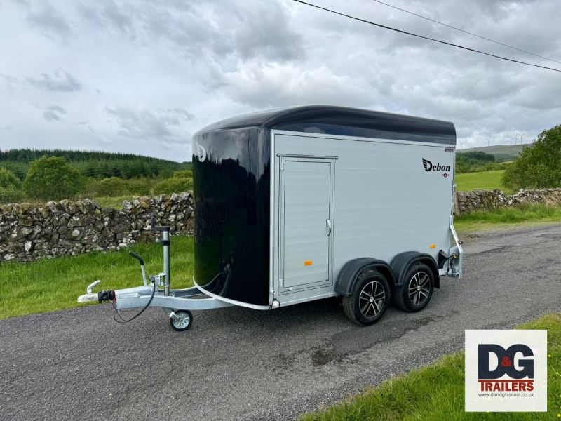 Debon Roadster C500 Twin Axle Box Van Trailer In Black with Alloy Wheels - Image 12