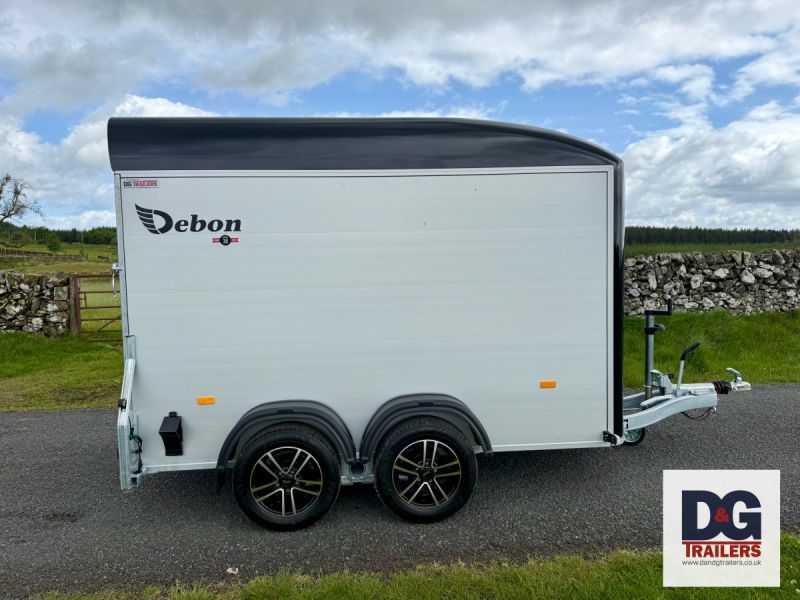 Debon Roadster C500 Twin Axle Box Van Trailer In Black with Alloy Wheels - Image 9