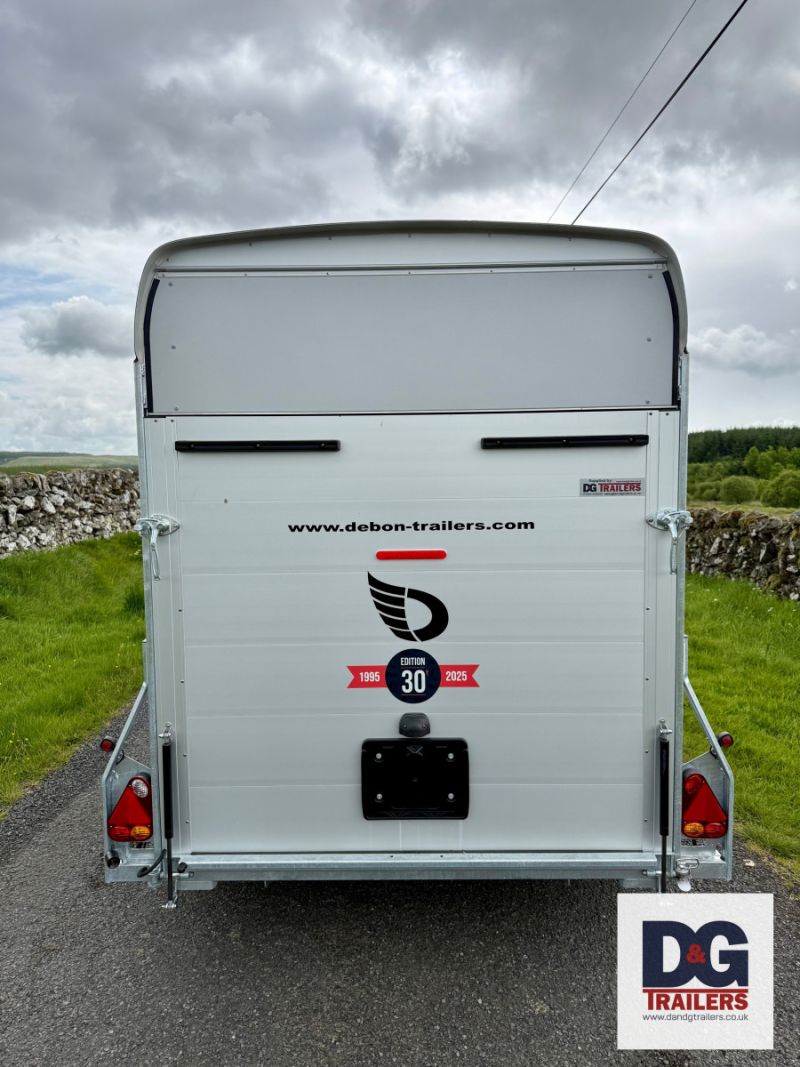 Debon Roadster C500 Twin Axle Box Van Trailer In Black with Alloy Wheels - Image 7
