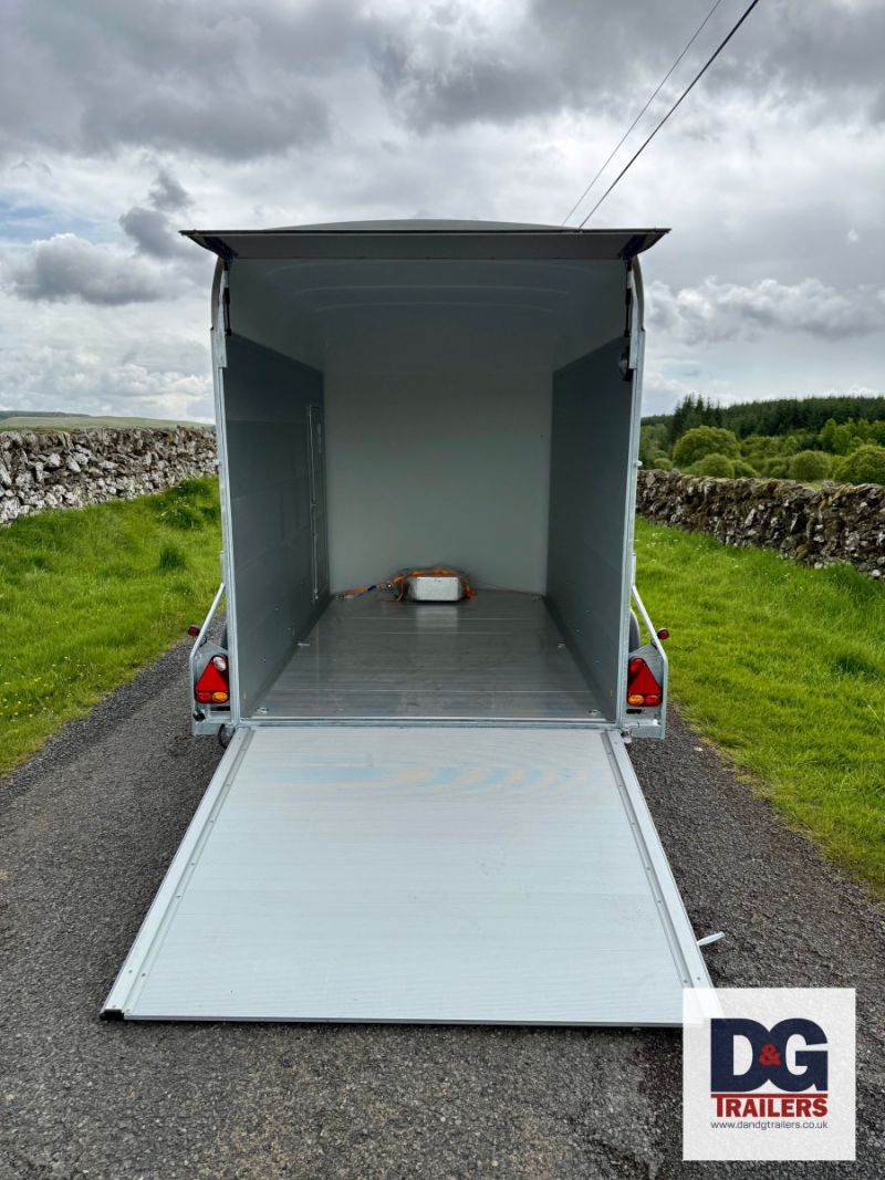 Debon Roadster C500 Twin Axle Box Van Trailer In Black with Alloy Wheels - Image 6