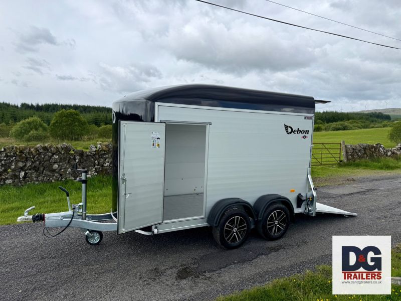 Debon Roadster C500 Twin Axle Box Van Trailer In Black with Alloy Wheels - Image 4