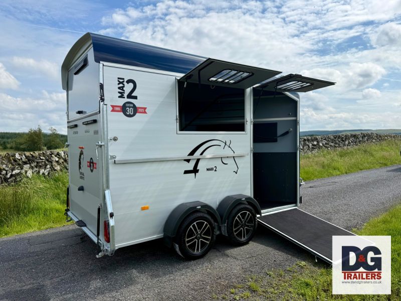 Cheval Liberte Maxi 2 Herringbone Horse Trailer in Blue with Rear Tailgate - Image 11