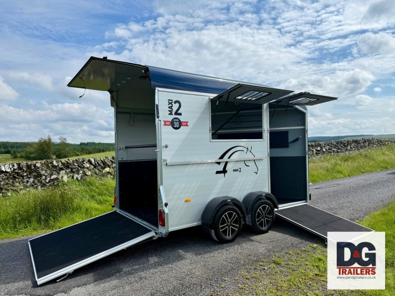 Cheval Liberte Maxi 2 Herringbone Horse Trailer in Blue with Rear Tailgate - Image 9
