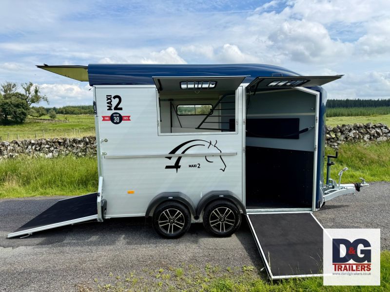 Cheval Liberte Maxi 2 Herringbone Horse Trailer in Blue with Rear Tailgate - Image 7