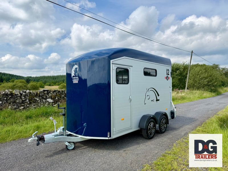 Cheval Liberte Maxi 2 Herringbone Horse Trailer in Blue with Rear Tailgate - Image 5