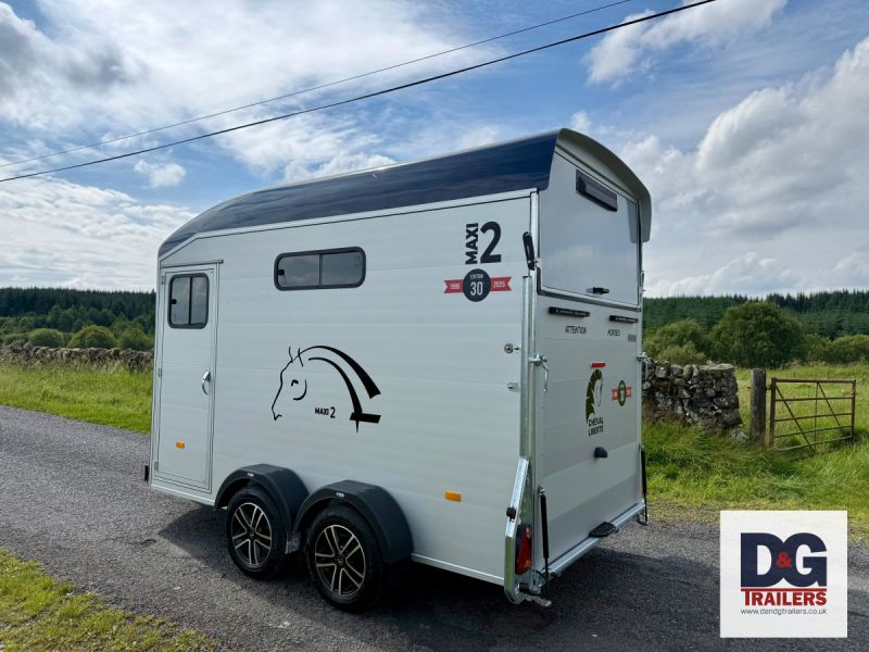 Cheval Liberte Maxi 2 Herringbone Horse Trailer in Blue with Rear Tailgate - Image 3