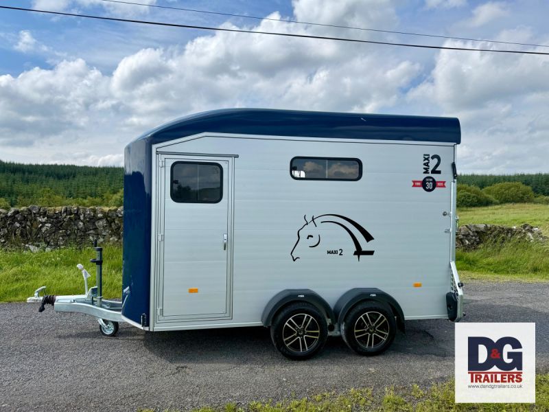 Cheval Liberte Maxi 2 Herringbone Horse Trailer in Blue with Rear Tailgate - Image 2