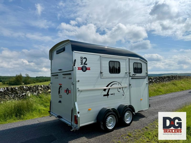 Cheval Liberte Maxi 2 Herringbone Horse Trailer in Black with Rear Tailgate - Image 5