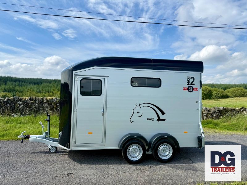 Cheval Liberte Maxi 2 Herringbone Horse Trailer in Black with Rear Tailgate - Image 4