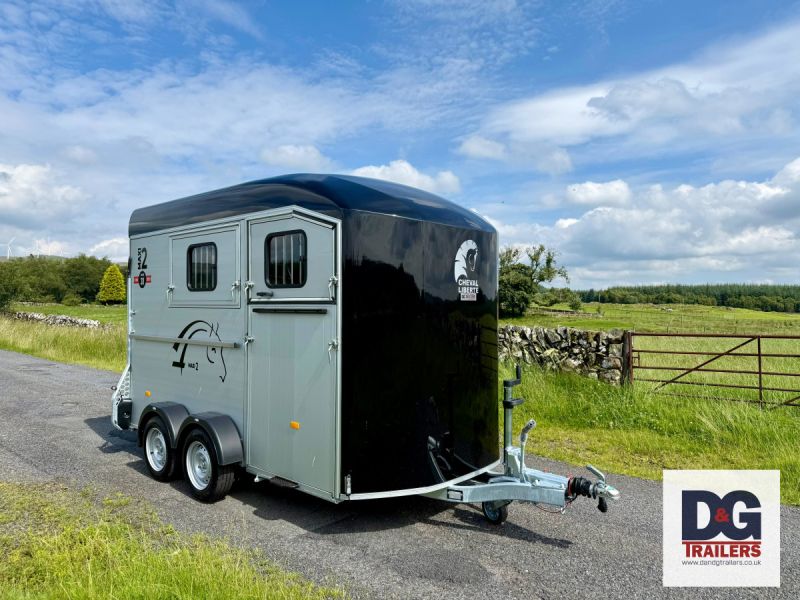 Cheval Liberte Maxi 2 Herringbone Horse Trailer in Black with Rear Tailgate
