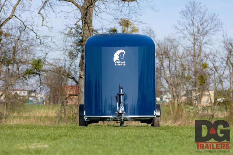 Cheval Liberte Maxi 2 Herringbone Horse Trailer in Blue with Rear Tailgate - Image 2