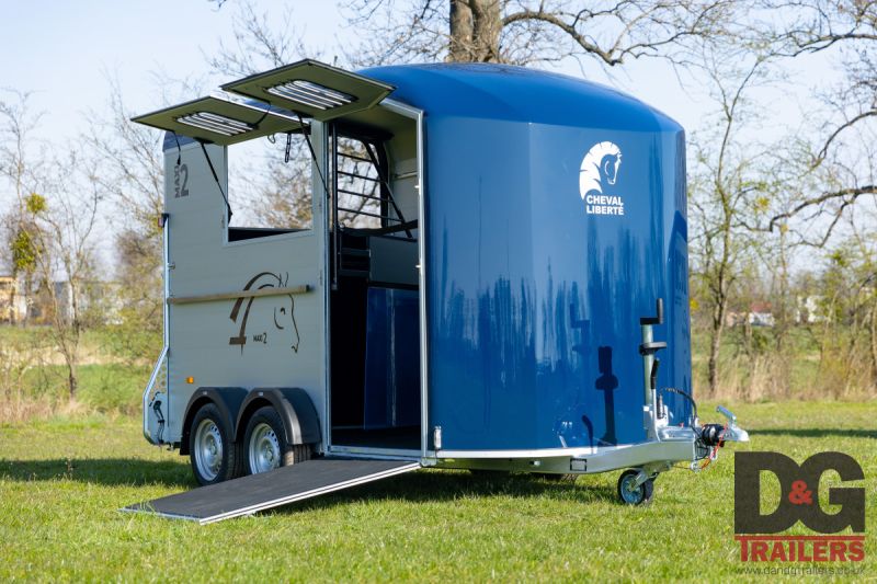 Cheval Liberte Maxi 2 Herringbone Horse Trailer in Blue with Rear Tailgate - Image 7