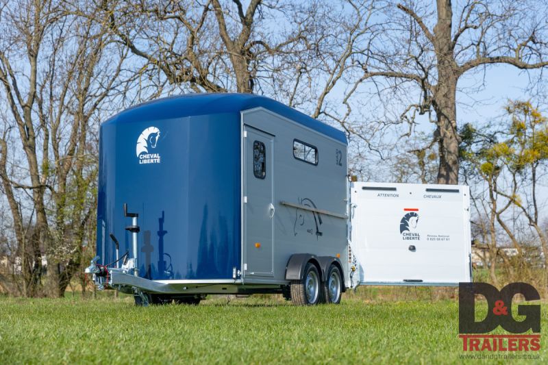 Cheval Liberte Maxi 2 Herringbone Horse Trailer in Blue with Rear Tailgate - Image 6
