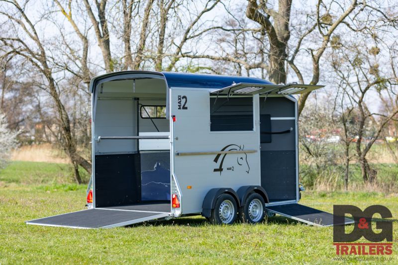 Cheval Liberte Maxi 2 Herringbone Horse Trailer in Blue with Rear Tailgate - Image 4