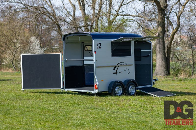 Cheval Liberte Maxi 2 Herringbone Horse Trailer in Blue with Rear Tailgate - Image 3